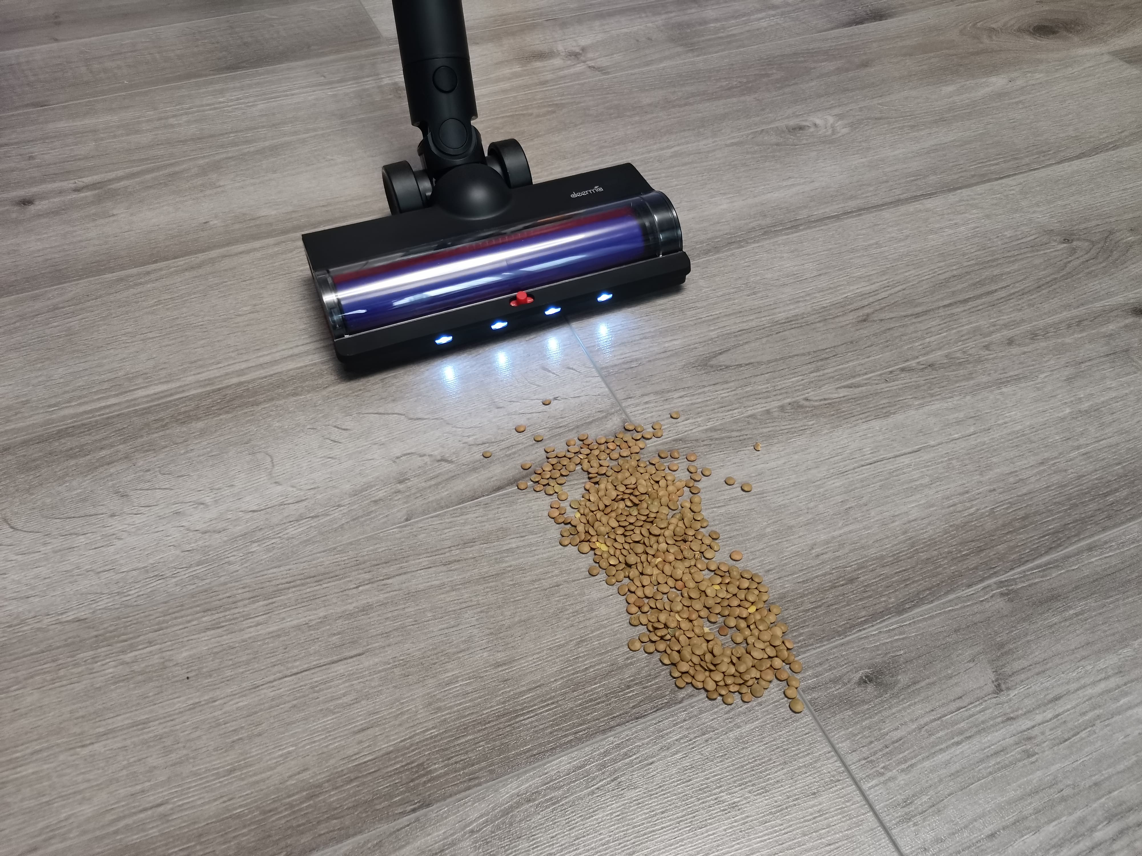 Deerma T50W уборка чечевицы на ламинате